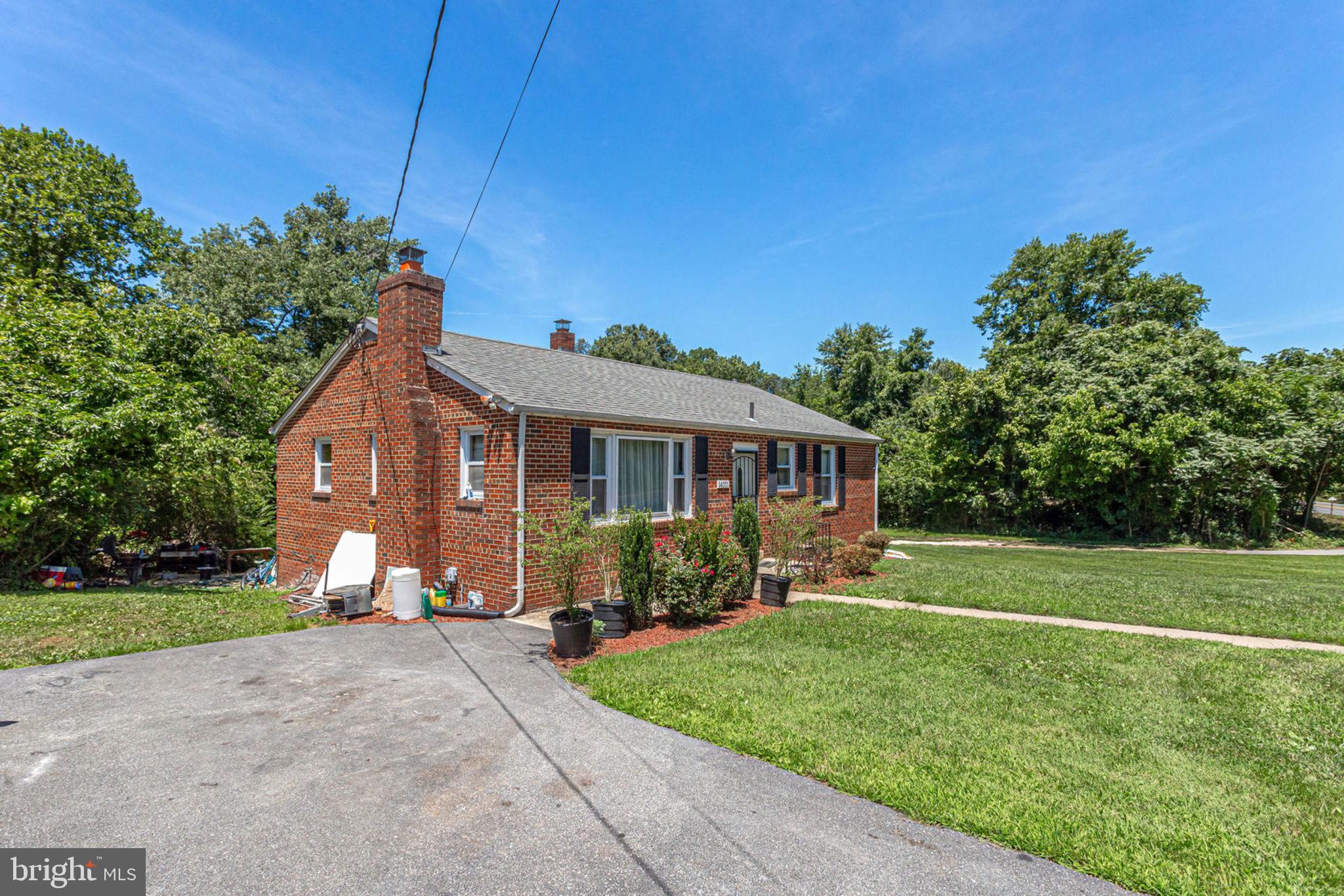 14001 Livingston Road Clinton, MD 20735 - Photo 4 of 28 a front view of a house with garden