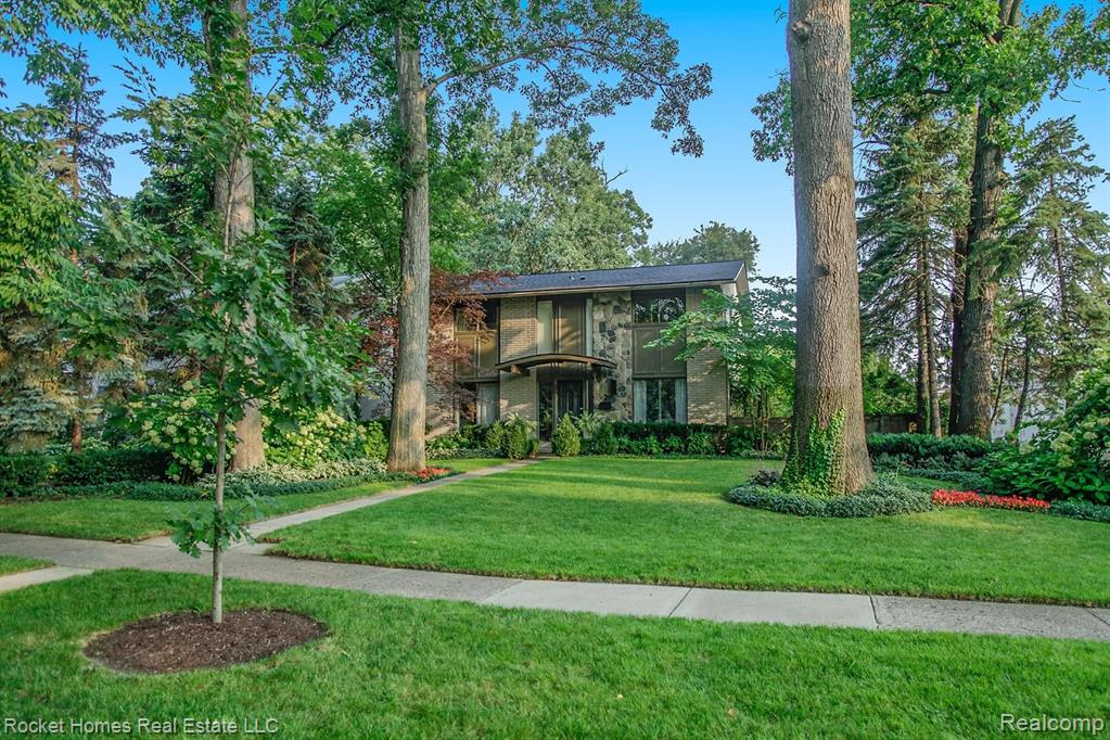 2 Cambridge Boulevard Pleasant Ridge, MI 48069 - Photo 2 of 50
