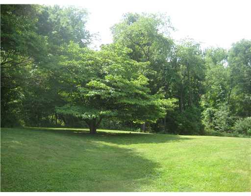 416 Nike Road Coraopolis, PA 15108 - Photo 17 of 18 Yard/Garden.