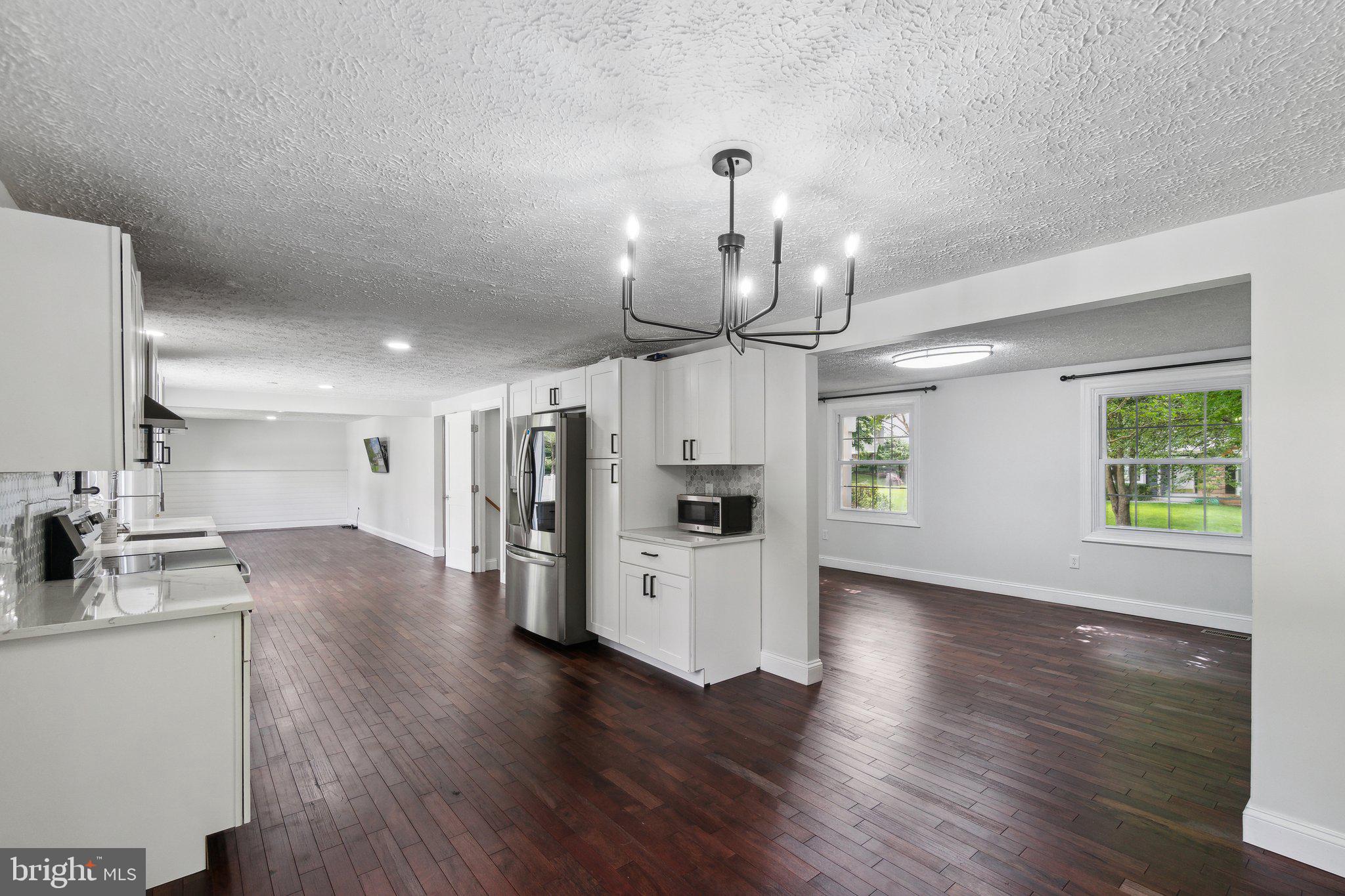 18905 Perrone Drive Germantown, MD 20874 - Photo 3 of 37