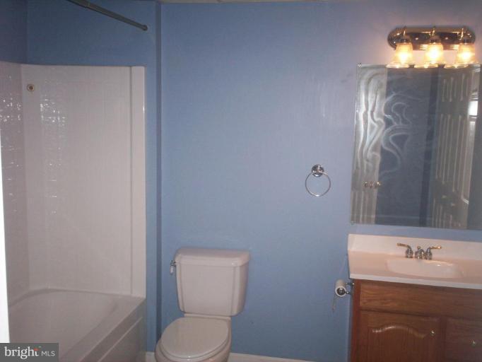 1450 Canterbury Road Front Royal, VA 22630 - Photo 16 of 21 Bath #3