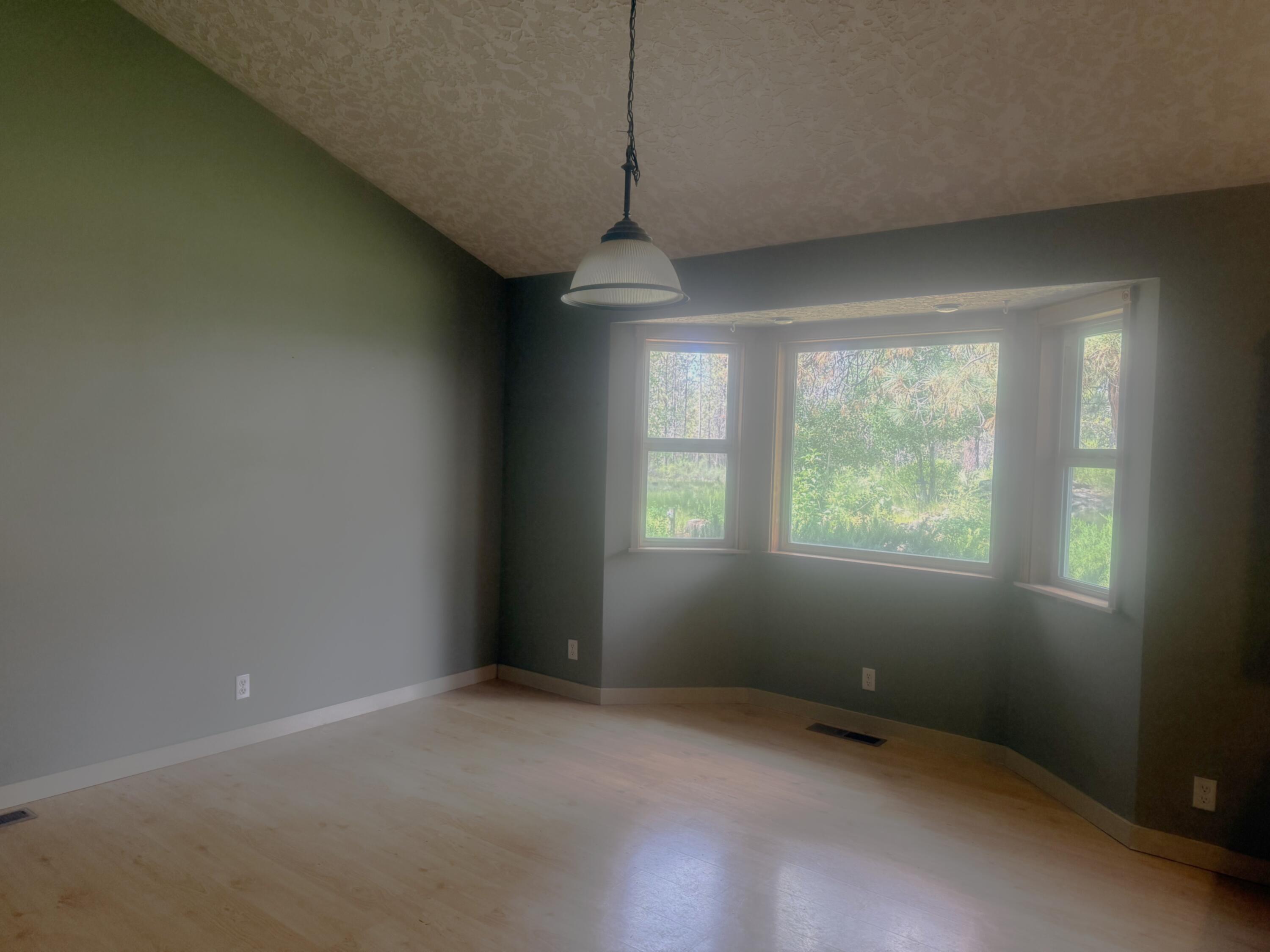 54282 Huntington Road Bend, OR 97707 - Photo 10 of 21 IMG_2130
