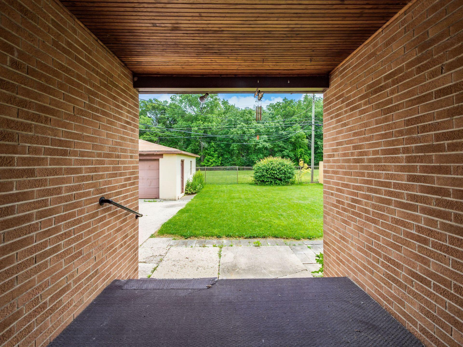 380 Topsfield Road Columbus, OH 43228 - Photo 39 of 42