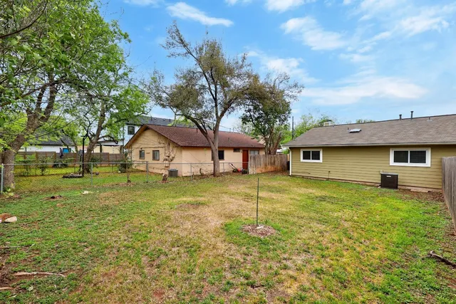 $1,695 | 6204 Linda Lane, Unit A, Austin, TX 78723