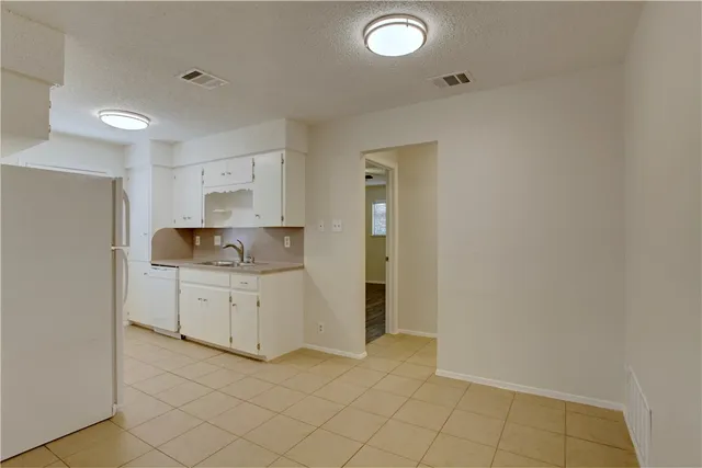 $1,695 | 6204 Linda Lane, Unit A, Austin, TX 78723