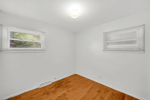 a view of empty room with window