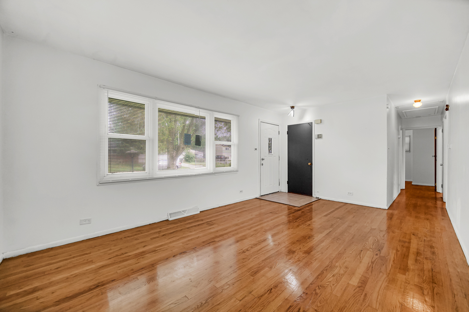 16300 Winchester Avenue Markham, IL 60428 - Photo 9 of 20