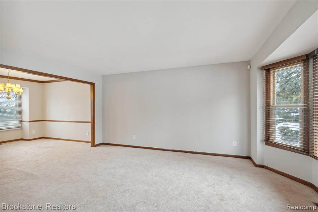 36875 Chesapeake Road Farmington Hills, MI 48335 - Photo 10 of 41