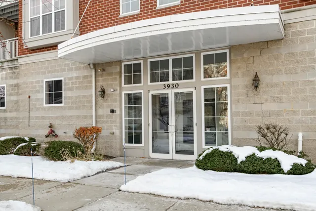 $230,000 | 3930 South Lake Drive, Unit 302, St. Francis, WI 53235