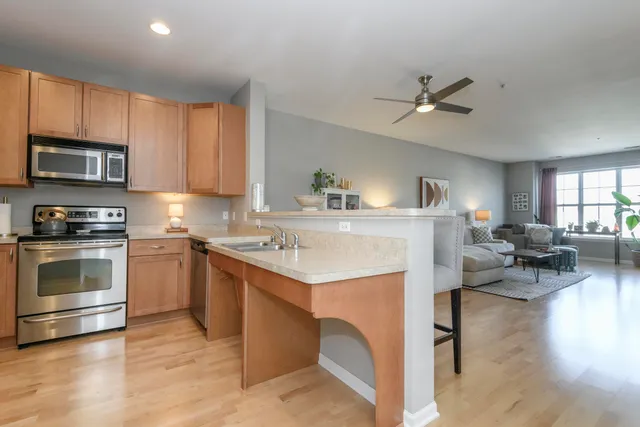 $230,000 | 3930 South Lake Drive, Unit 302, St. Francis, WI 53235