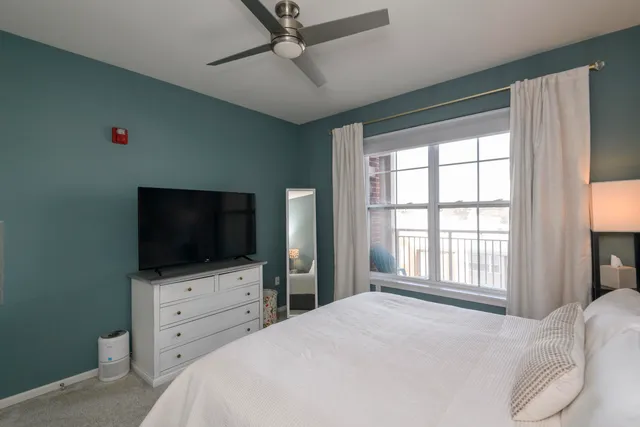 $230,000 | 3930 South Lake Drive, Unit 302, St. Francis, WI 53235