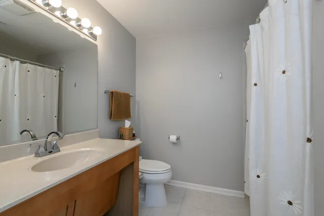 $230,000 | 3930 South Lake Drive, Unit 302, St. Francis, WI 53235