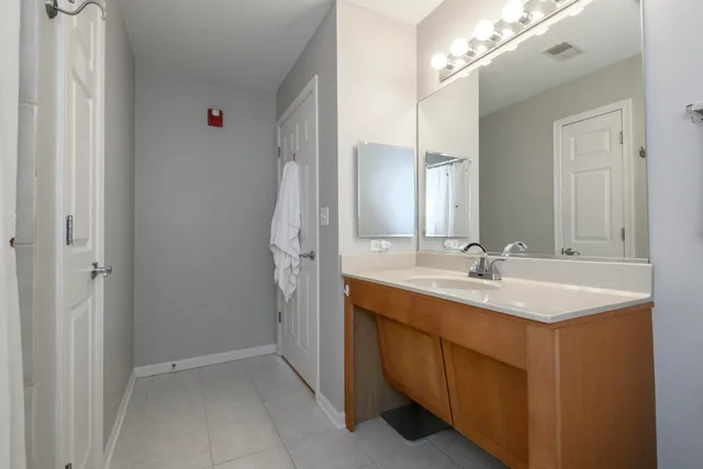 $230,000 | 3930 South Lake Drive, Unit 302, St. Francis, WI 53235