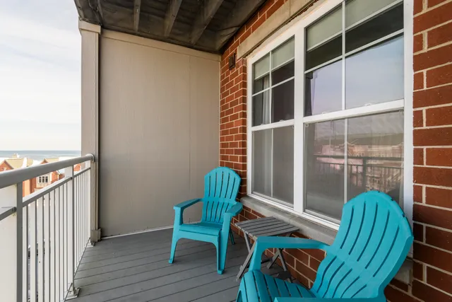 $230,000 | 3930 South Lake Drive, Unit 302, St. Francis, WI 53235