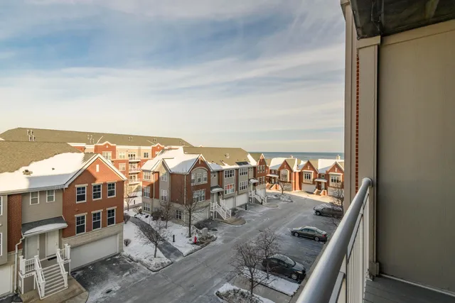 $230,000 | 3930 South Lake Drive, Unit 302, St. Francis, WI 53235