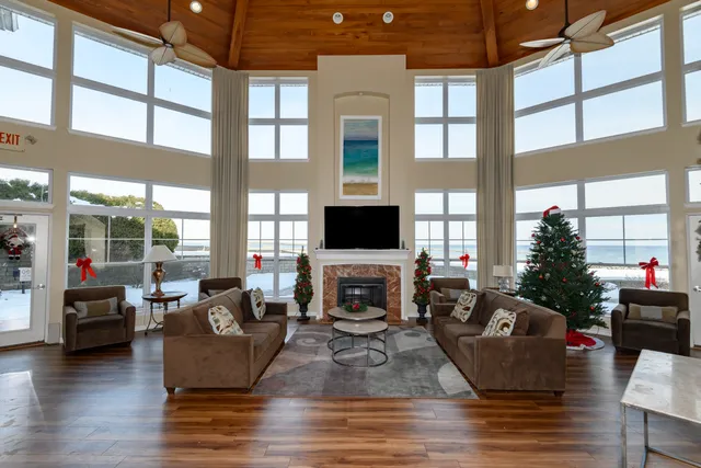 $230,000 | 3930 South Lake Drive, Unit 302, St. Francis, WI 53235