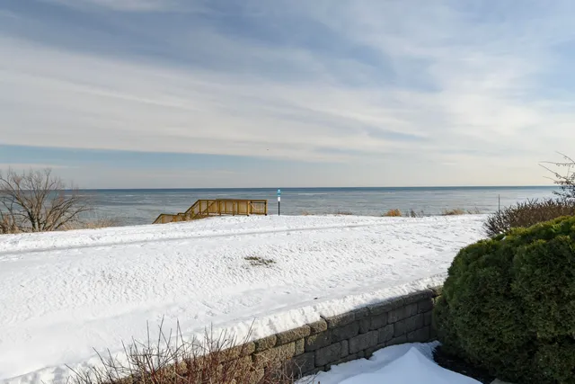 $230,000 | 3930 South Lake Drive, Unit 302, St. Francis, WI 53235