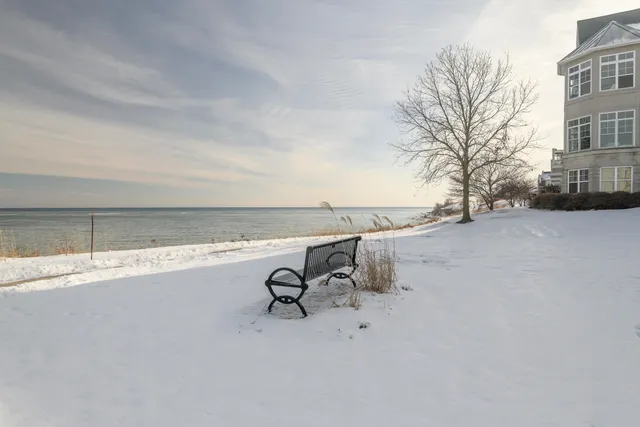 $230,000 | 3930 South Lake Drive, Unit 302, St. Francis, WI 53235