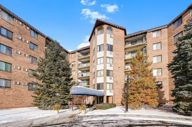 $105,000 | 2601 Kenzie Terrace, Unit 425, St. Anthony, MN 55418