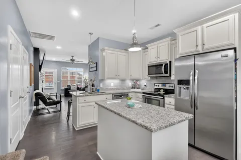 $329,900 | 706 Indian Ridge Circle, White House, TN 37188