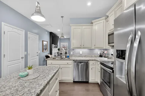 $329,900 | 706 Indian Ridge Circle, White House, TN 37188