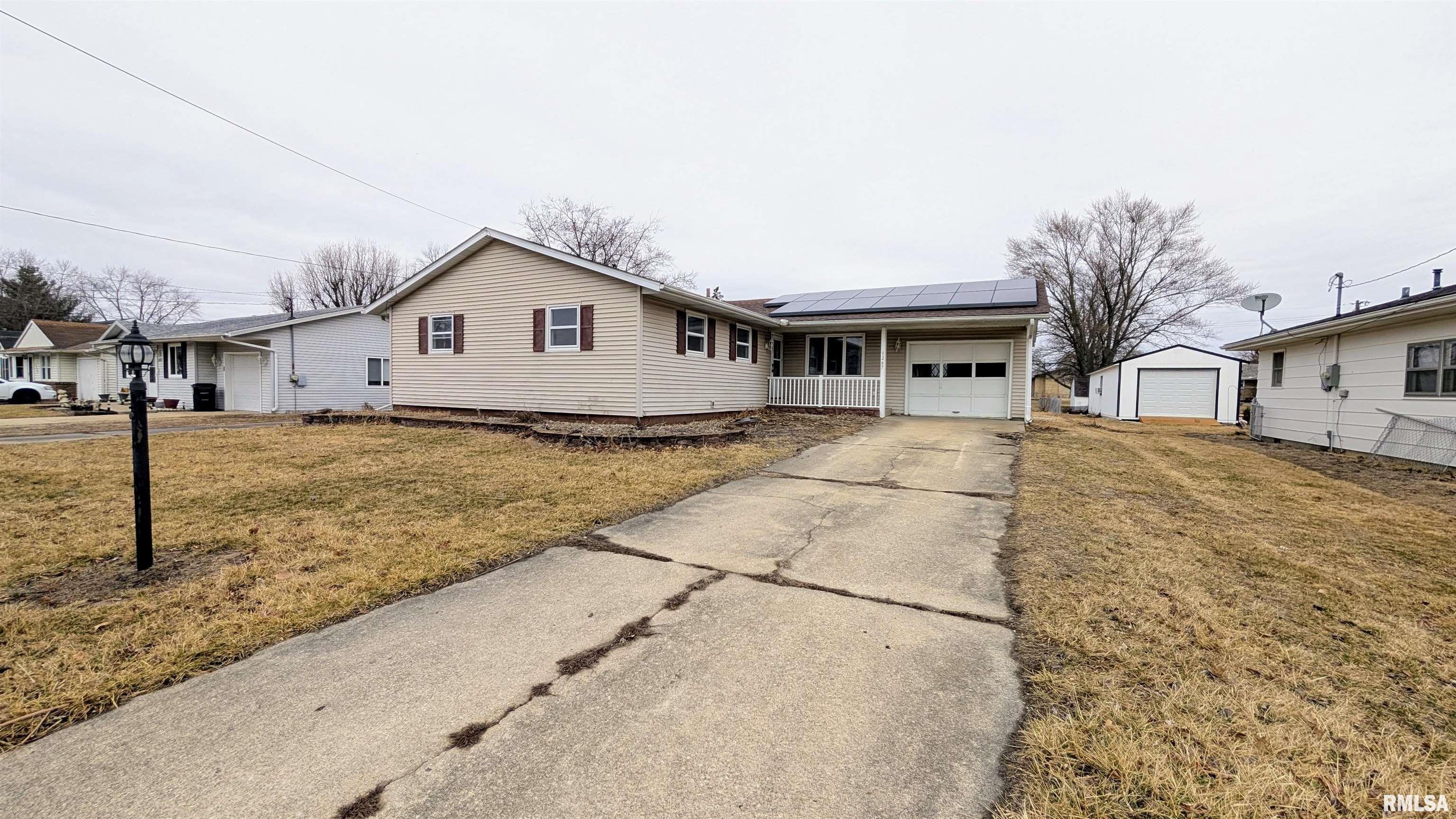 1267 East Locust Street Canton, IL 61520 - Photo 2 of 49