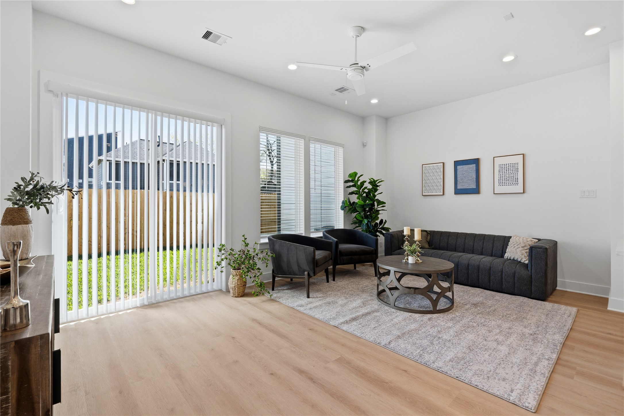 4610 Gunter Street Houston, TX 77020 - Photo 11 of 43 a living room with furniture and a potted plant