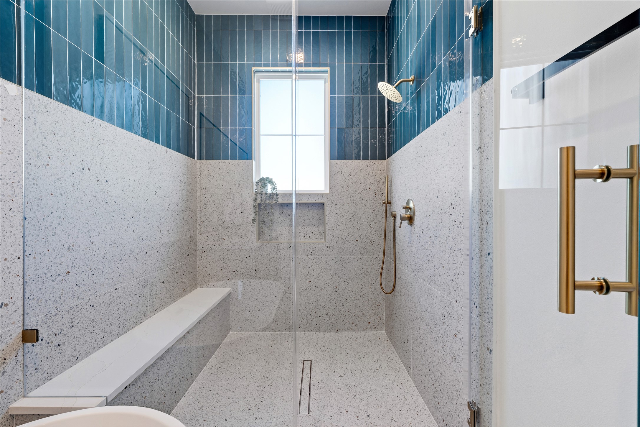 4610 Gunter Street Houston, TX 77020 - Photo 22 of 43 a bathroom with a bathtub and shower