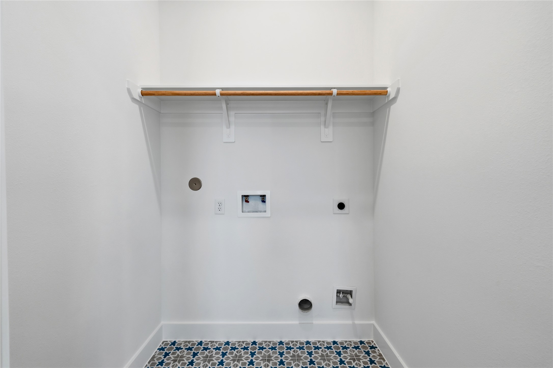 4610 Gunter Street Houston, TX 77020 - Photo 26 of 43 a bathroom with a shower