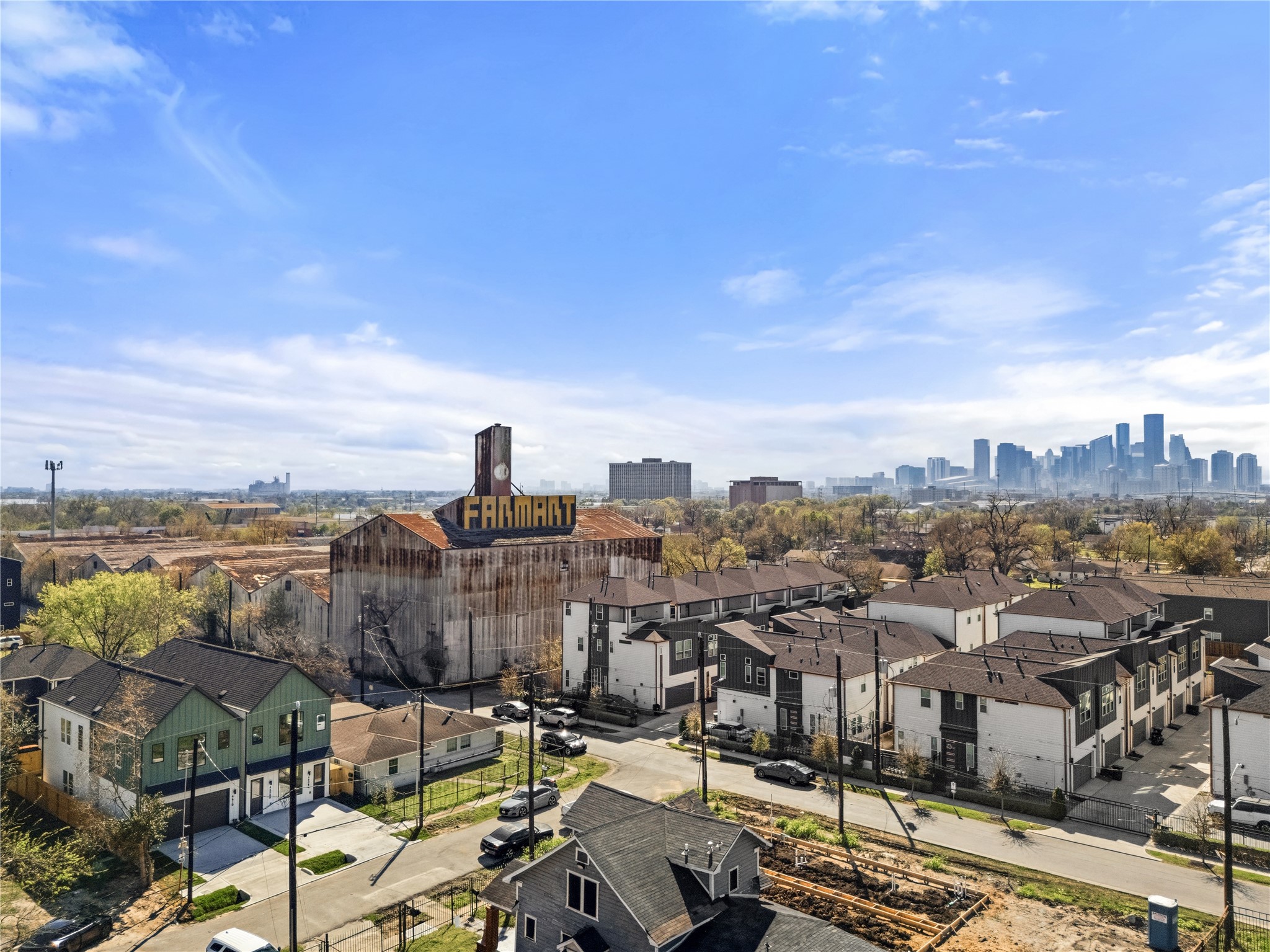 4610 Gunter Street Houston, TX 77020 - Photo 40 of 43 a view of a city