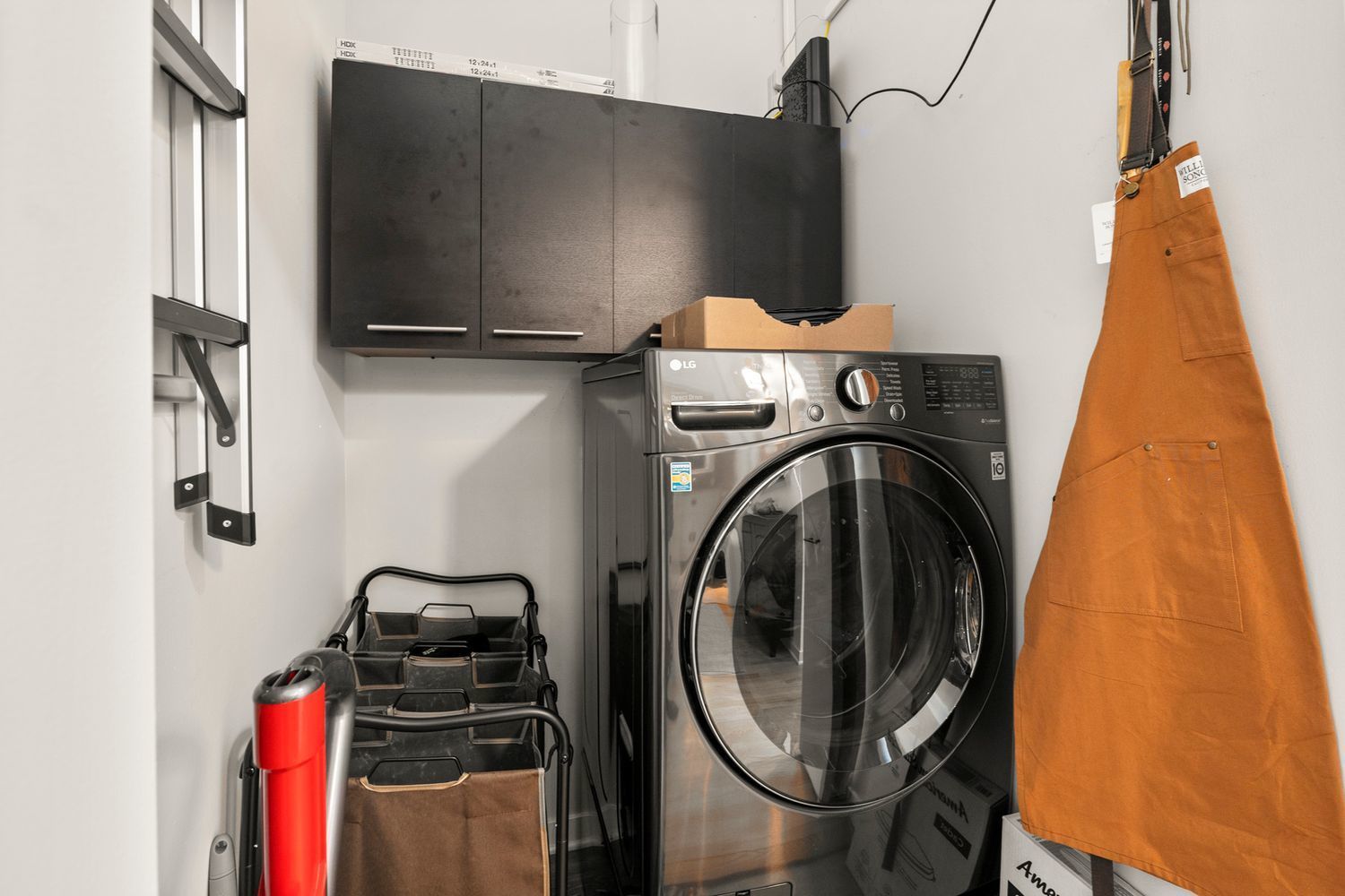 500 South Clinton Street, Unit 624 Chicago, IL 60607 - Photo 18 of 37 a utility room with dryer and washer