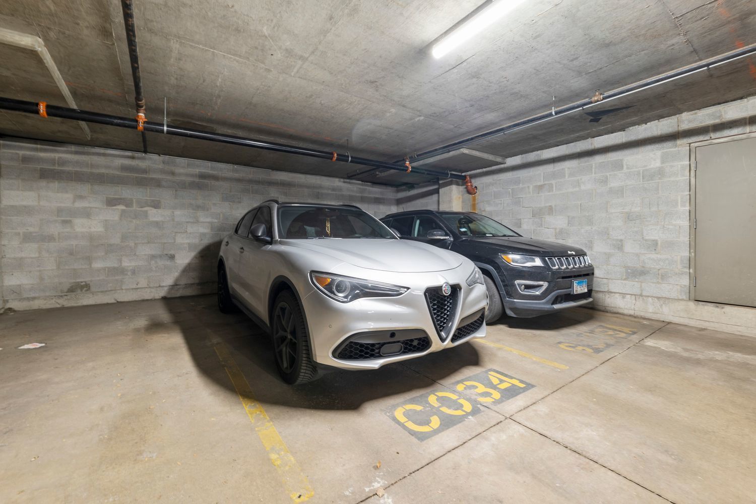 500 South Clinton Street, Unit 624 Chicago, IL 60607 - Photo 27 of 37 a car parked in a garage