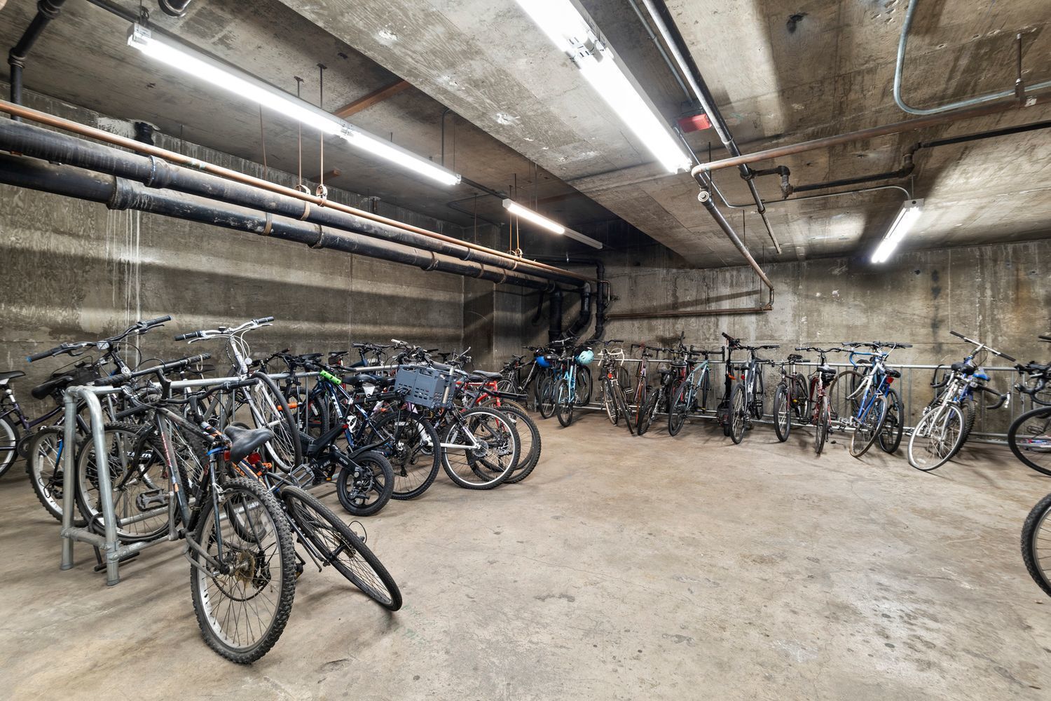 500 South Clinton Street, Unit 624 Chicago, IL 60607 - Photo 28 of 37 a view of a bike garage