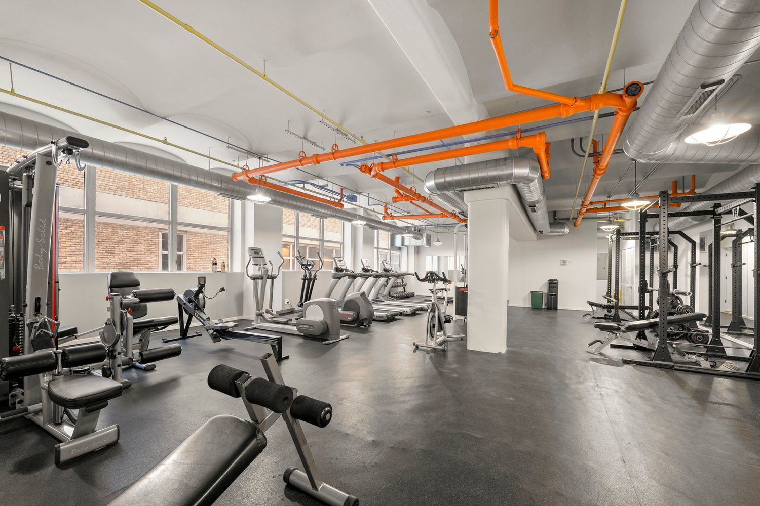 500 South Clinton Street, Unit 624 Chicago, IL 60607 - Photo 30 of 37 a view of a room with gym equipment