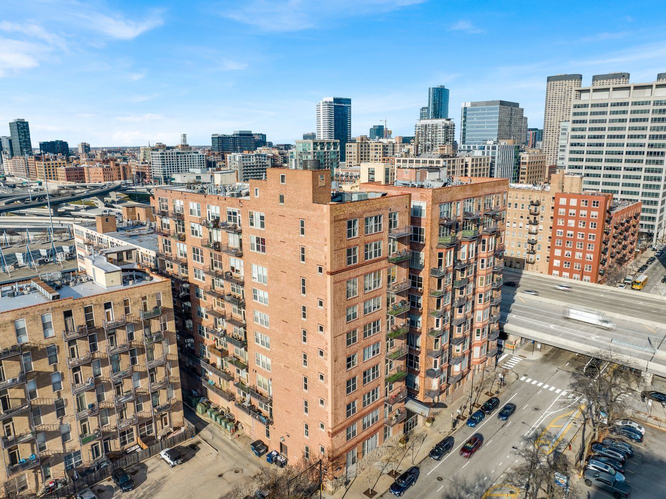 500 South Clinton Street, Unit 624 Chicago, IL 60607 - Photo 36 of 37 a view of city with tall buildings