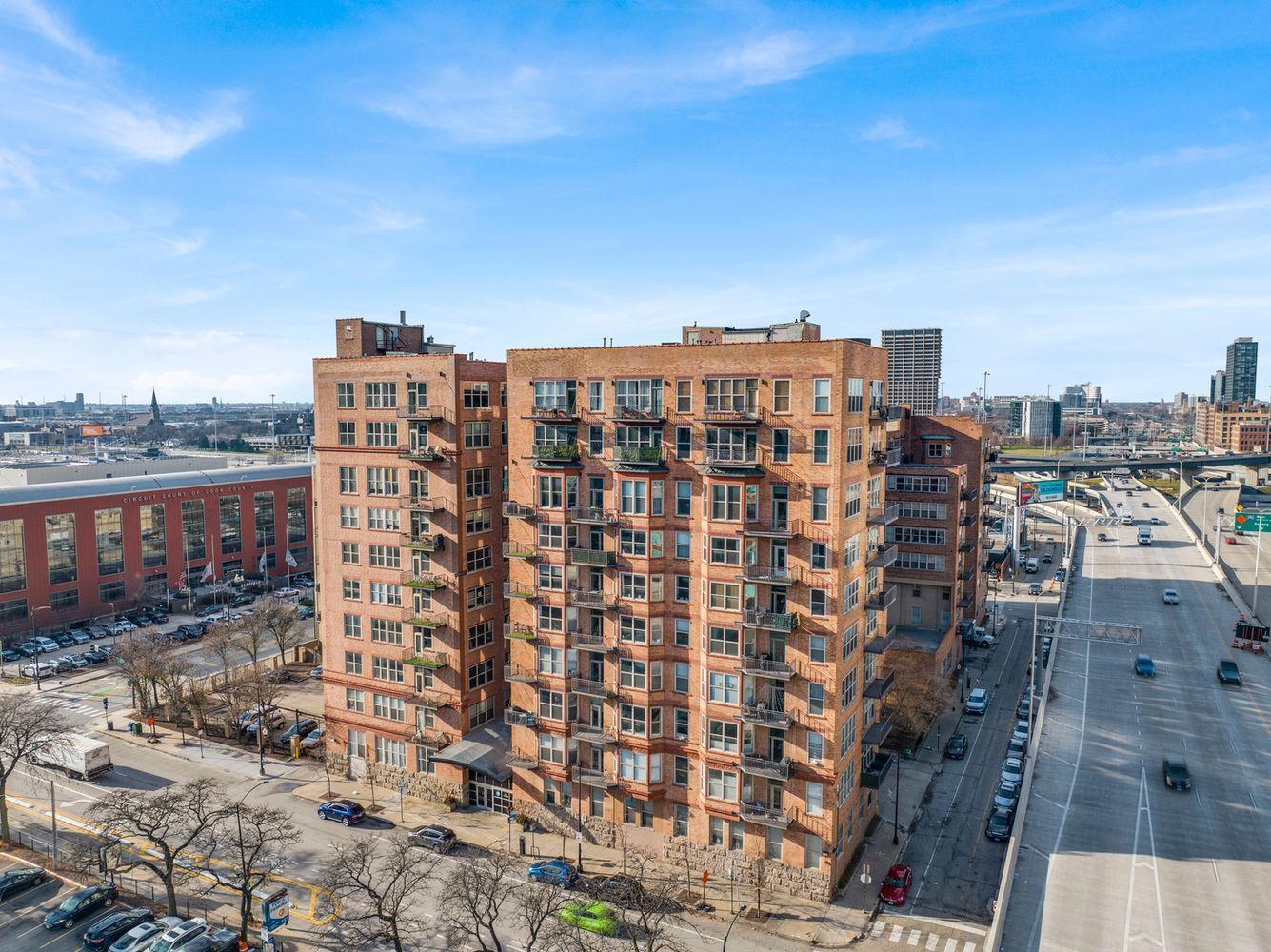 500 South Clinton Street, Unit 624 Chicago, IL 60607 - Photo 37 of 37 a view of a city with tall buildings