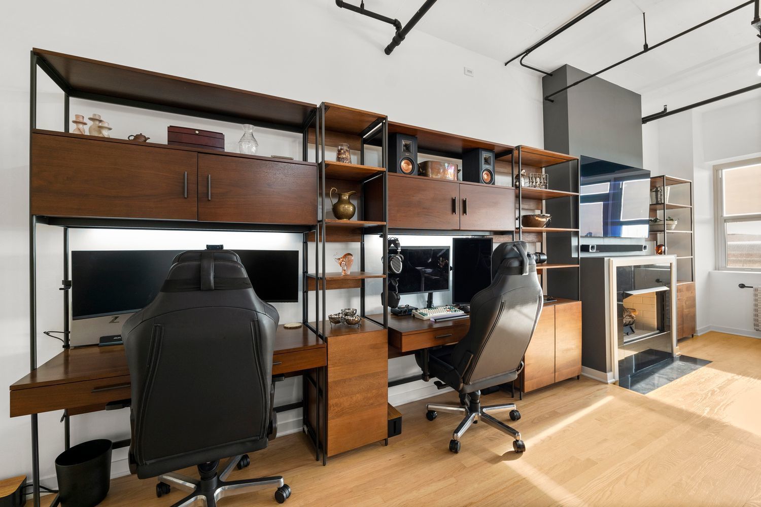 500 South Clinton Street, Unit 624 Chicago, IL 60607 - Photo 4 of 37 a view of a workspace with furniture and a window