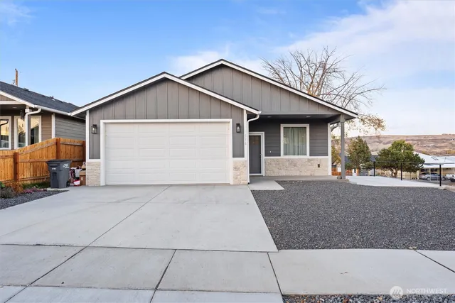 a view of backyard of house garage