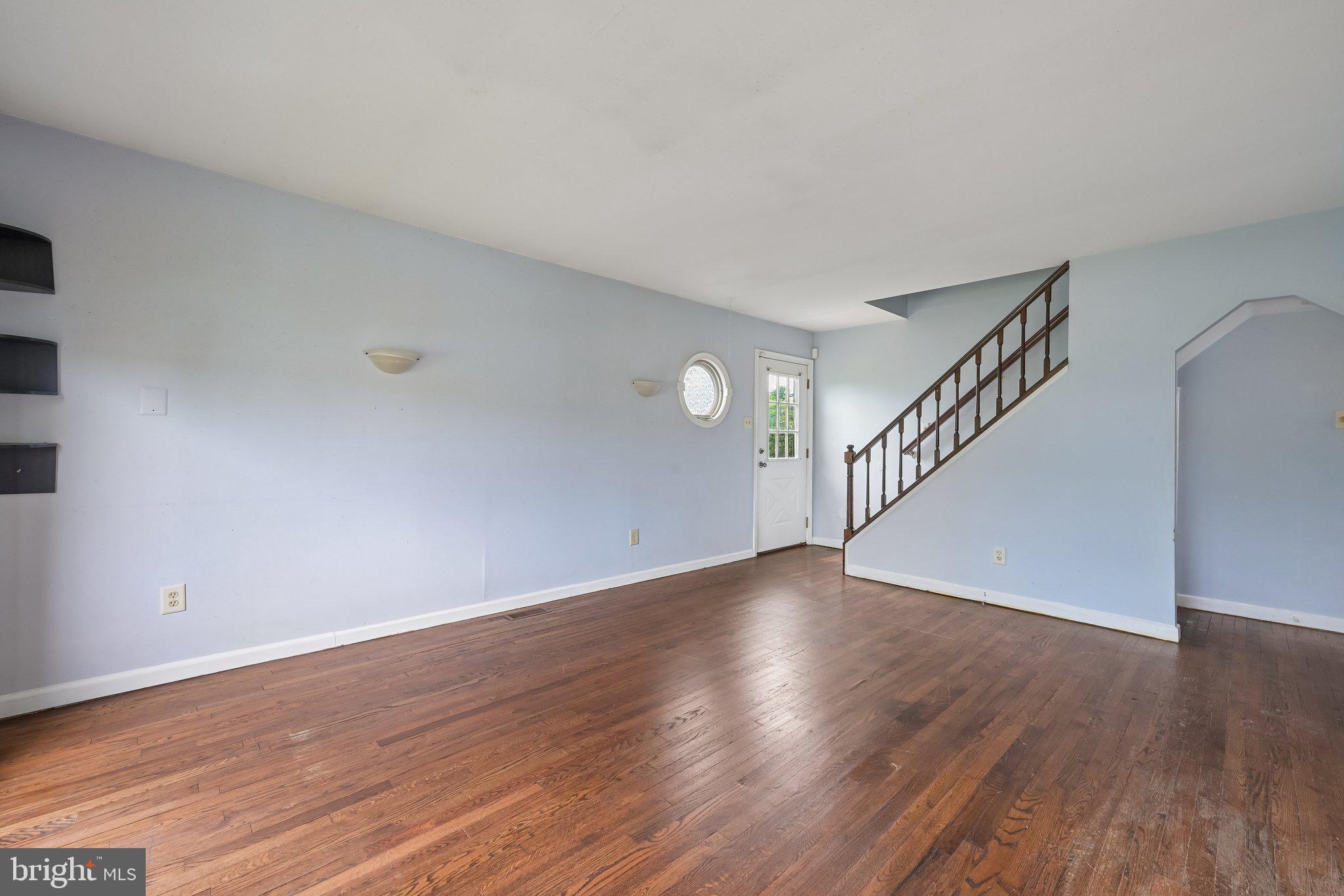 196 Tansboro Road Berlin, NJ 08009 - Photo 15 of 25 Lining room to front door