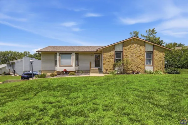 $264,500 | 5133 Northwest 52nd Street, Topeka, KS 66618