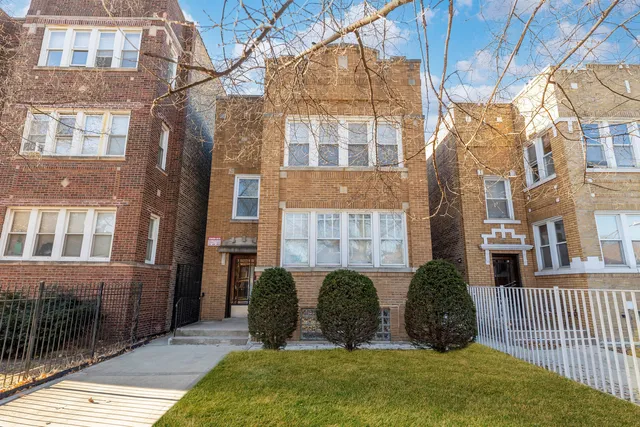$900 | 6352 South Francisco Avenue, Unit 2, Chicago, IL 60629