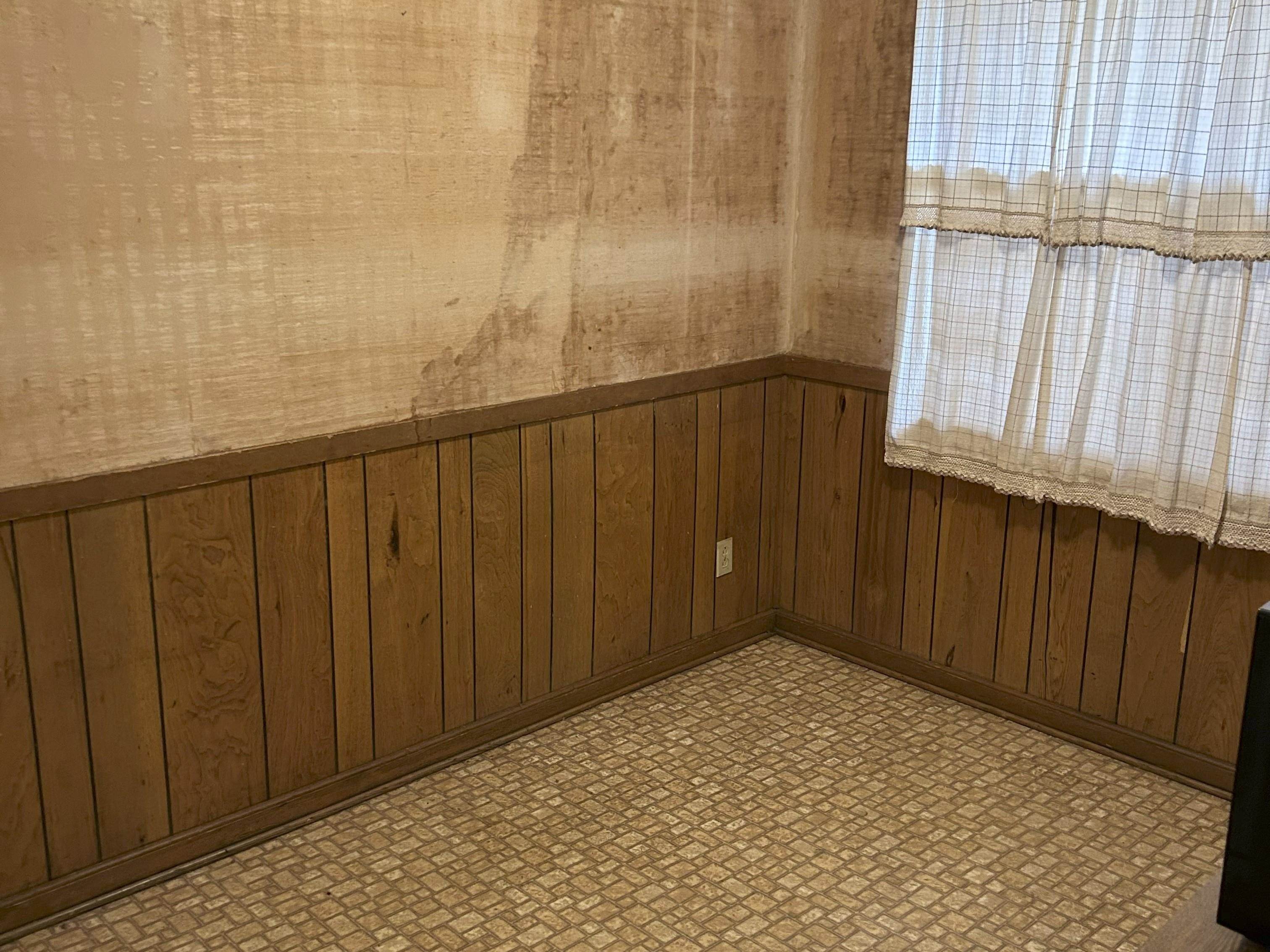 171 Loraine Road Memphis, TN 38109 - Photo 8 of 12 a view of wooden door