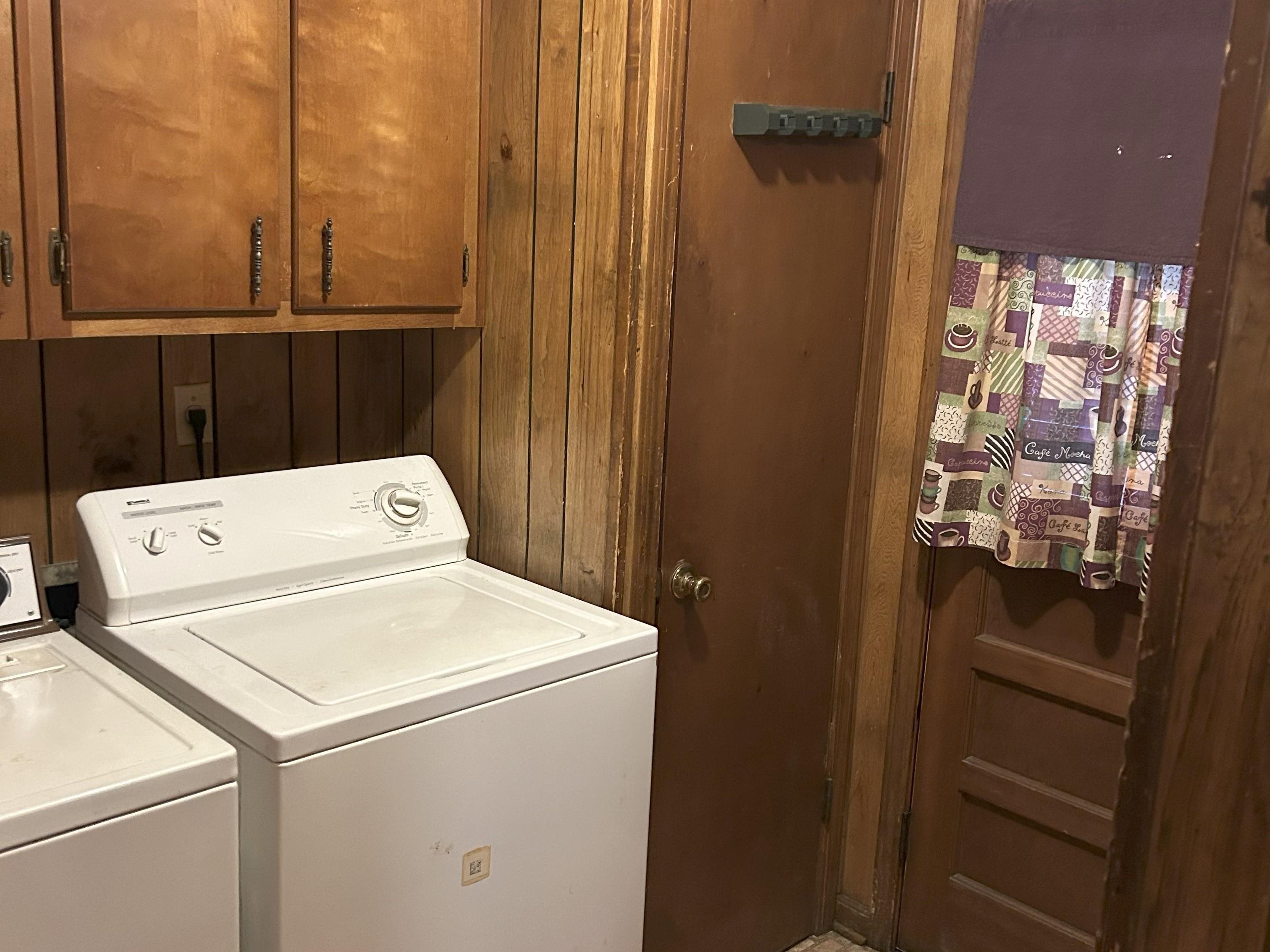 171 Loraine Road Memphis, TN 38109 - Photo 10 of 12 a utility room with dryer and washer