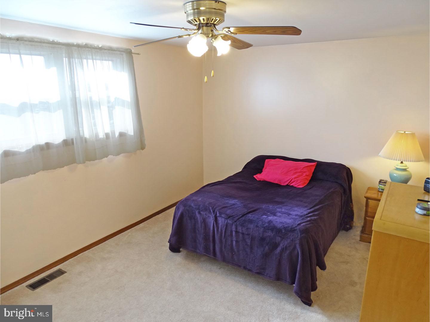 12203 Barbary Road Philadelphia, PA 19154 - Photo 11 of 18