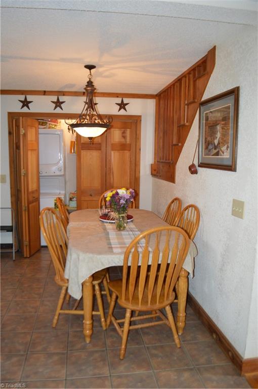 551 Jackson Rd Extension Mount Airy, NC 27030 - Photo 10 of 49 Dining Area in kitchen.