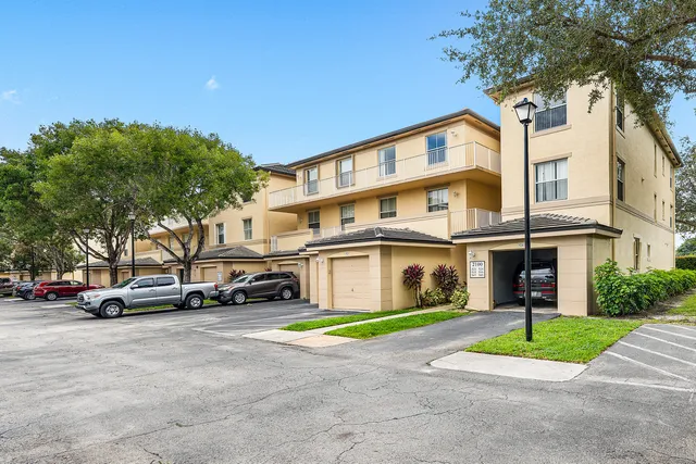$2,500 | 2100 Greenview Shores Boulevard, Unit 523, Wellington, FL 33414