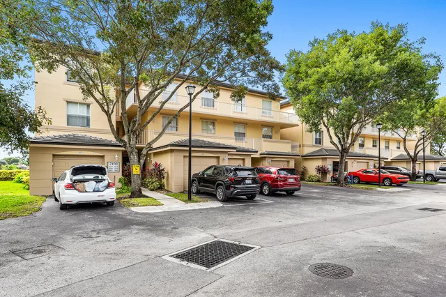 $2,500 | 2100 Greenview Shores Boulevard, Unit 523, Wellington, FL 33414