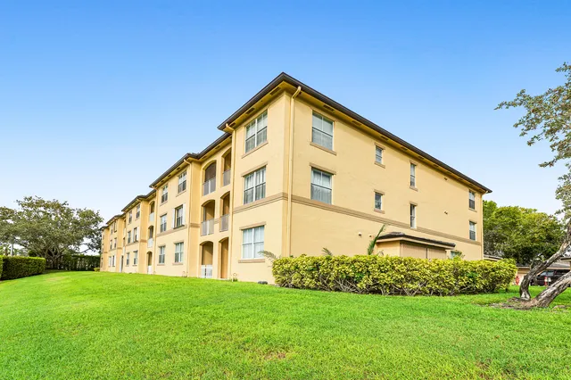 $2,500 | 2100 Greenview Shores Boulevard, Unit 523, Wellington, FL 33414