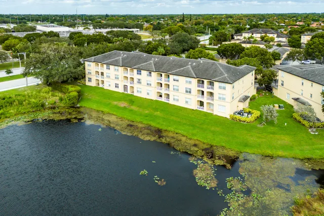 $2,500 | 2100 Greenview Shores Boulevard, Unit 523, Wellington, FL 33414