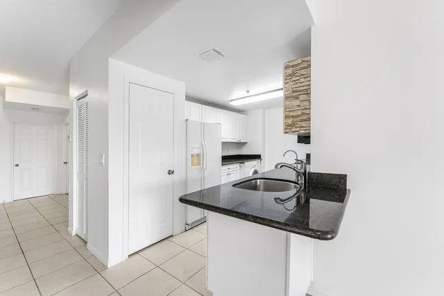 $2,500 | 2100 Greenview Shores Boulevard, Unit 523, Wellington, FL 33414